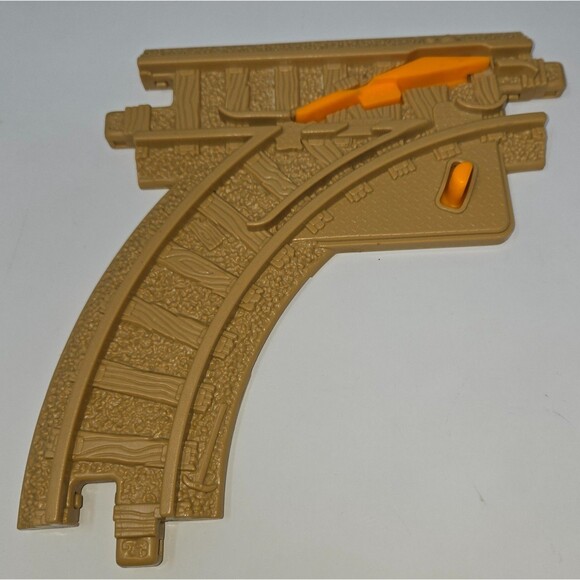 Fisher-Price GeoTrax Rail & Road Tracktown Railway 5 Track Pieces 1 Building - Picture 6 of 11